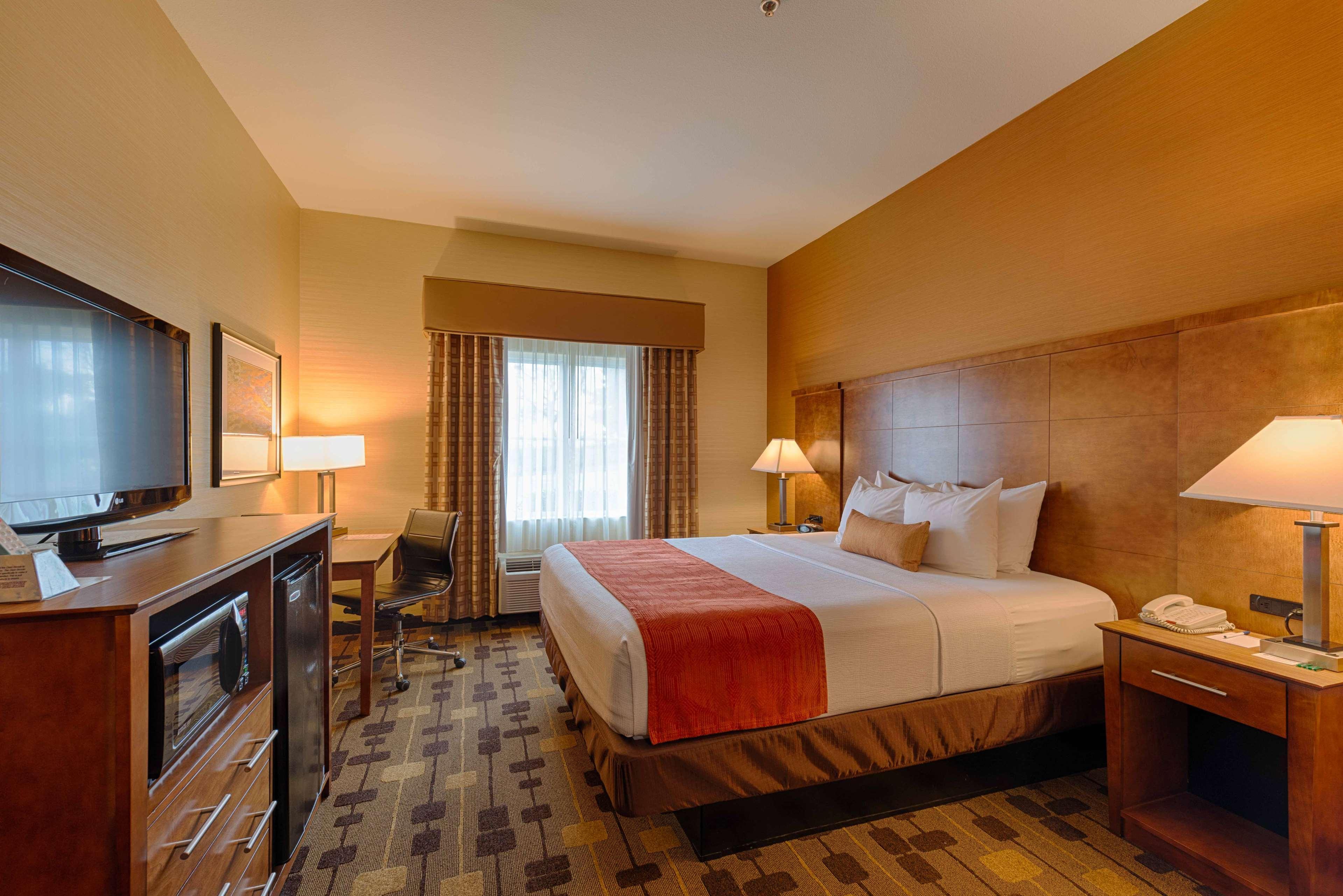 Best Western Plus Delta Inn & Suites Oakley Exterior foto