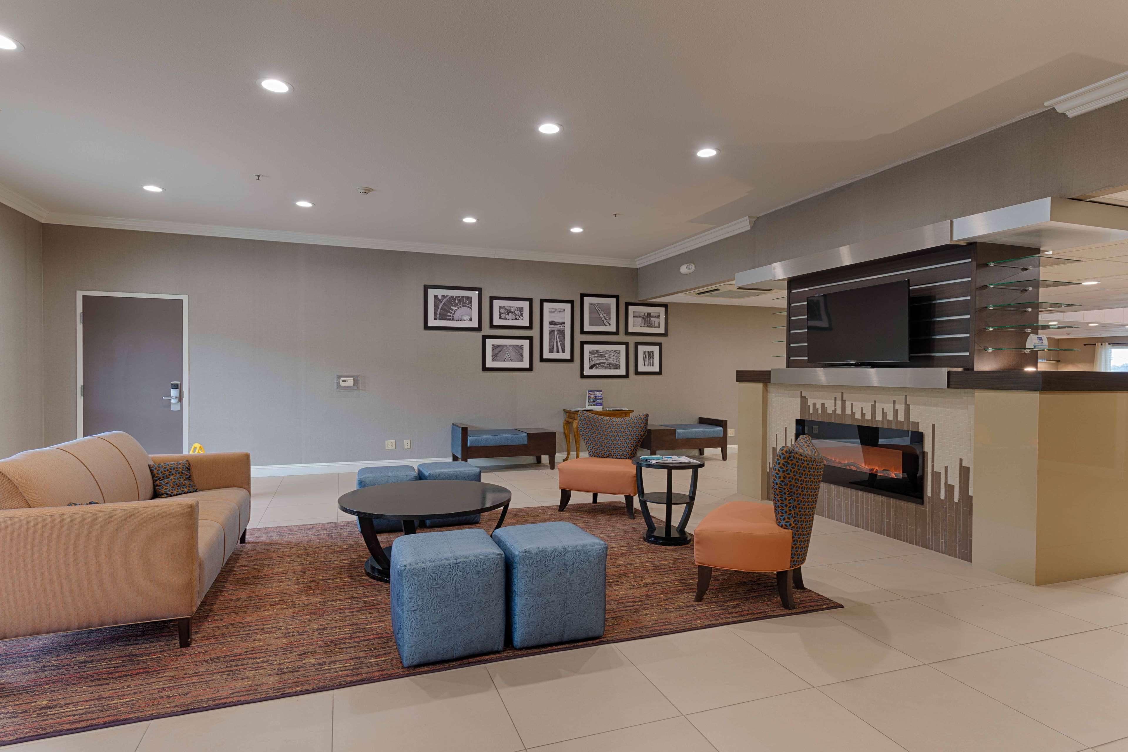 Best Western Plus Delta Inn & Suites Oakley Exterior foto