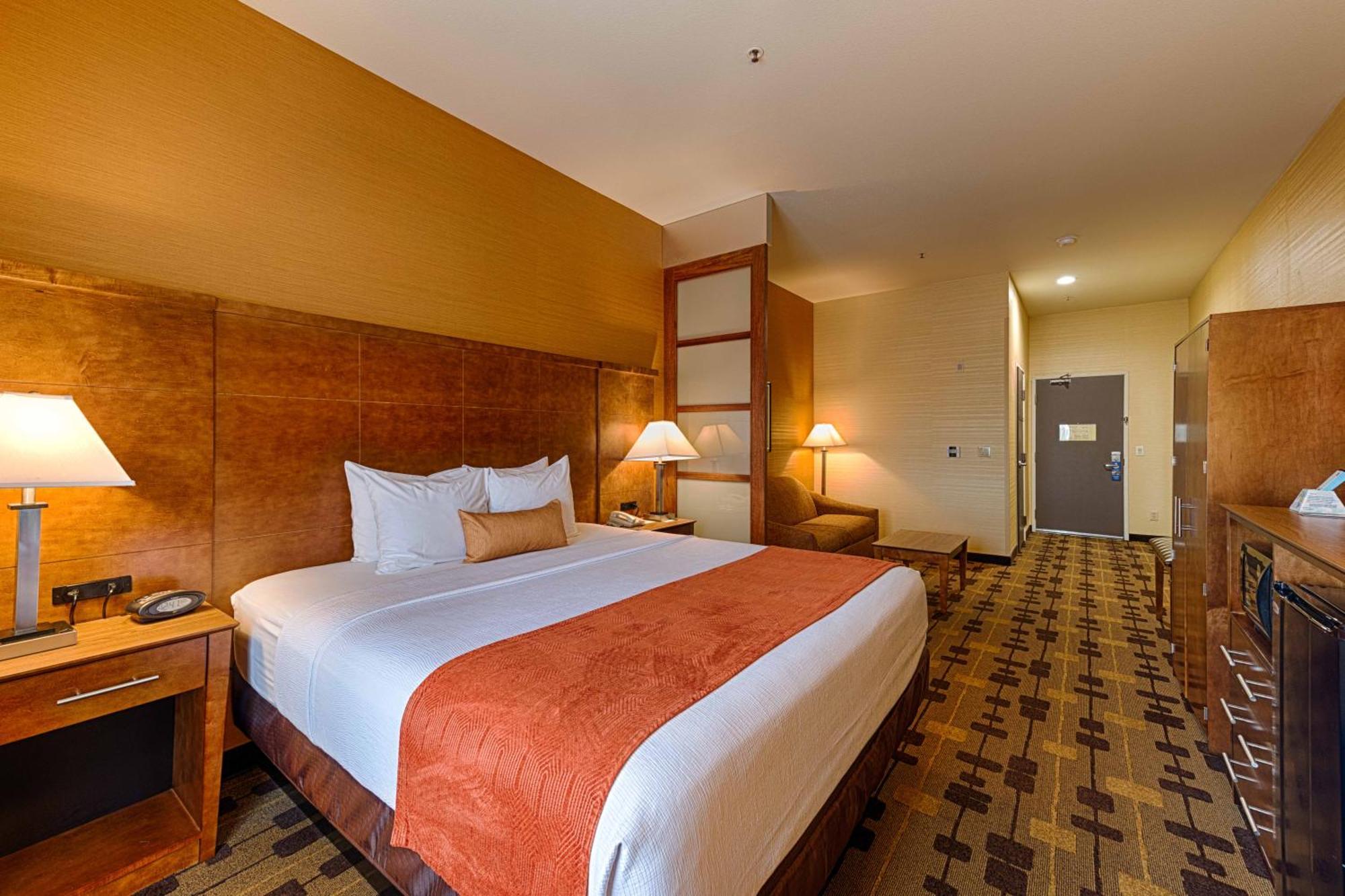 Best Western Plus Delta Inn & Suites Oakley Exterior foto