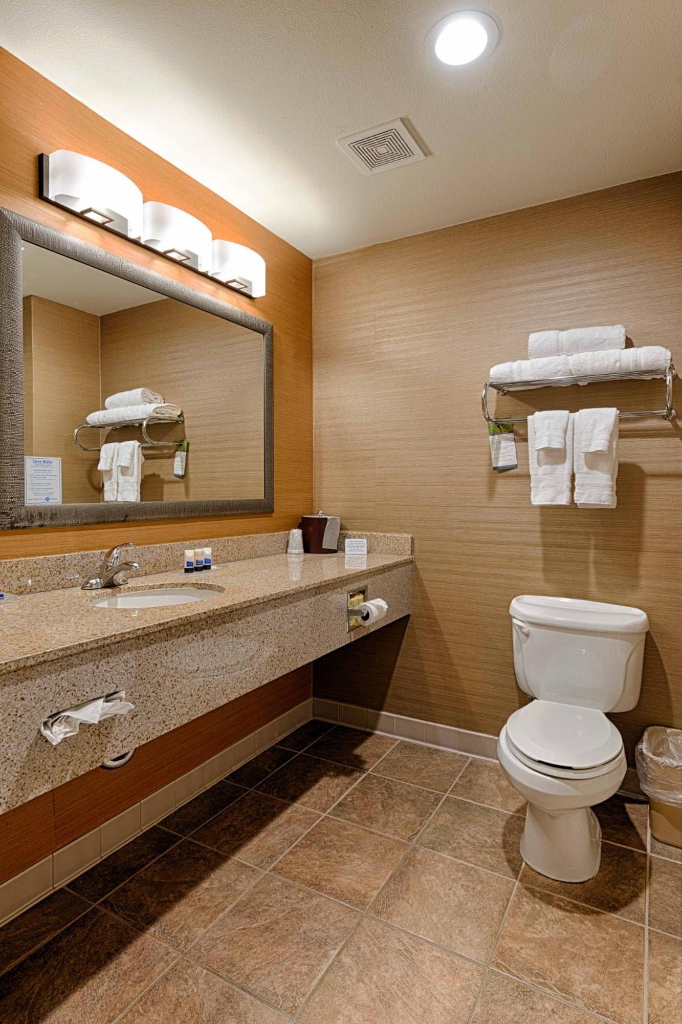 Best Western Plus Delta Inn & Suites Oakley Exterior foto