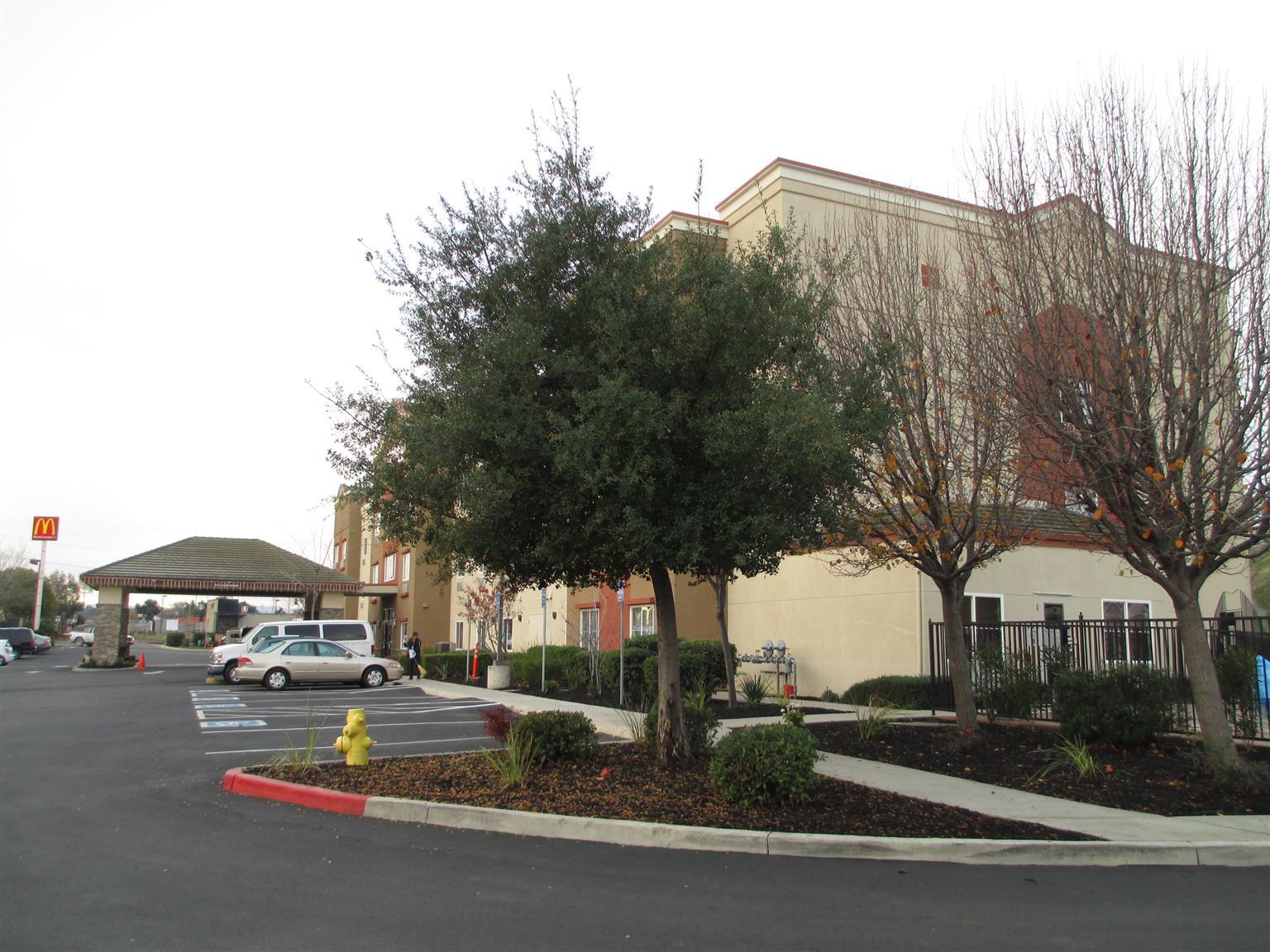 Best Western Plus Delta Inn & Suites Oakley Exterior foto