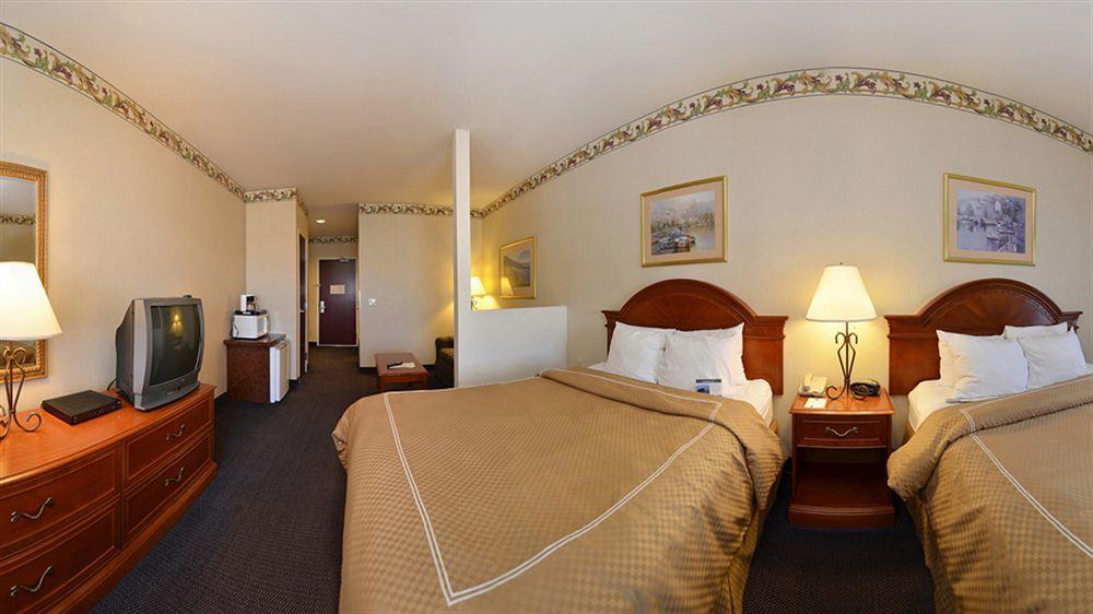 Best Western Plus Delta Inn & Suites Oakley Exterior foto
