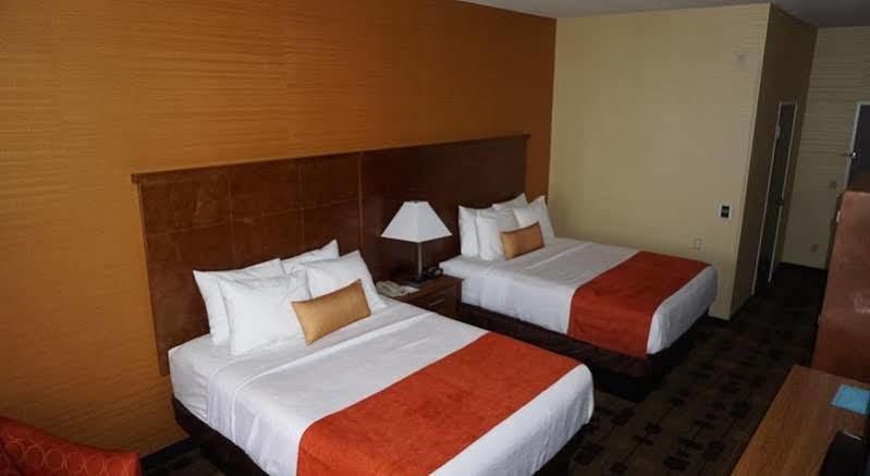 Best Western Plus Delta Inn & Suites Oakley Exterior foto