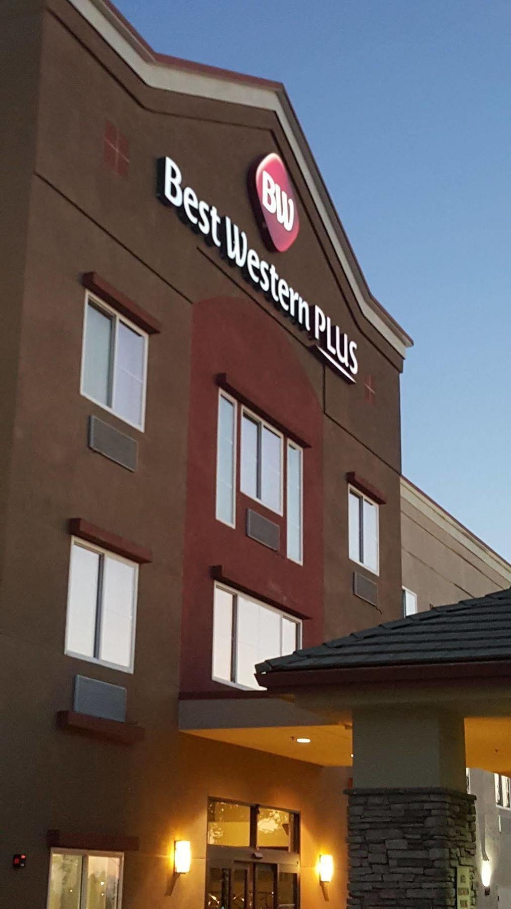 Best Western Plus Delta Inn & Suites Oakley Exterior foto